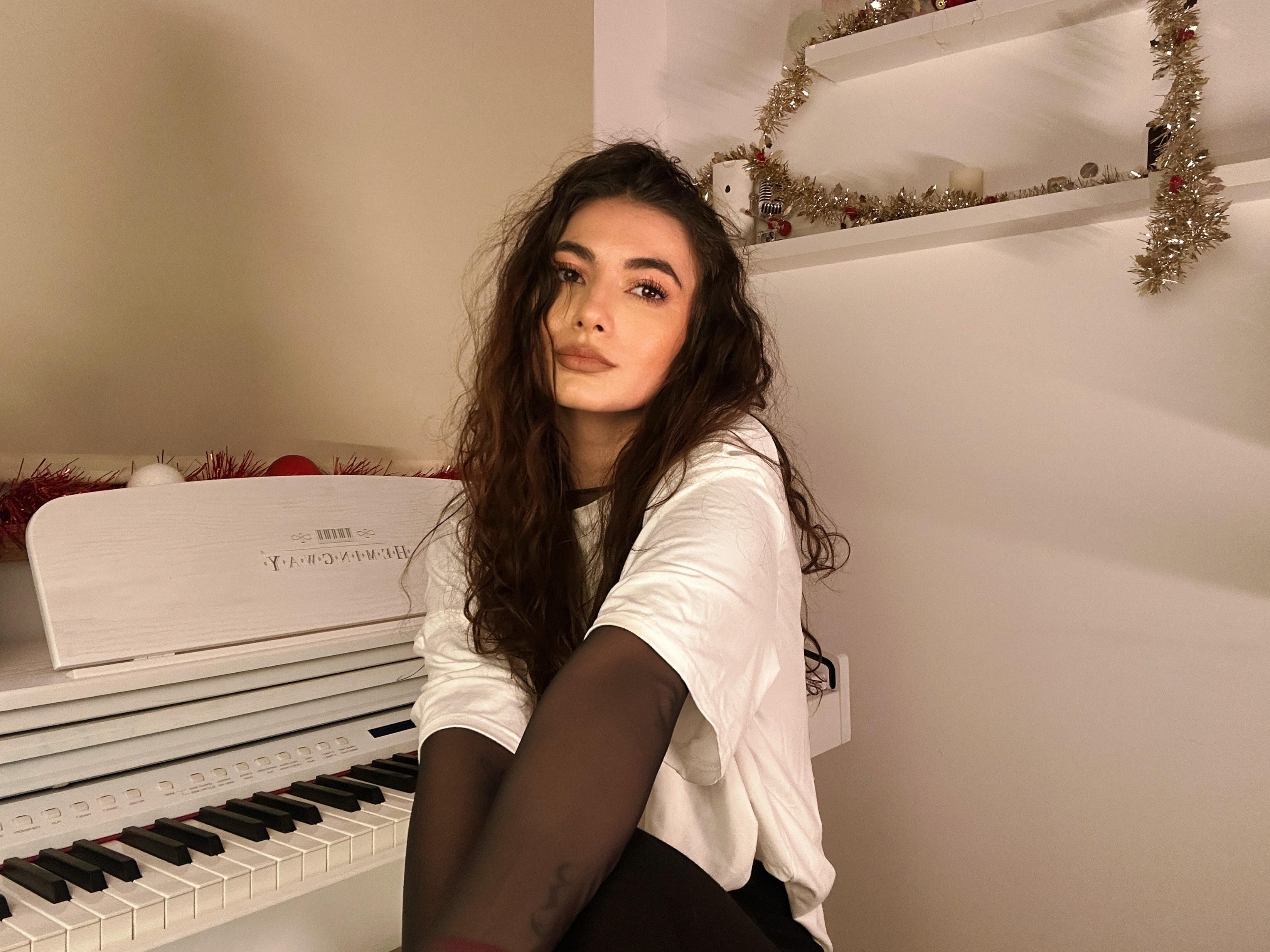 Feli Dilbea — Vocal Coach
